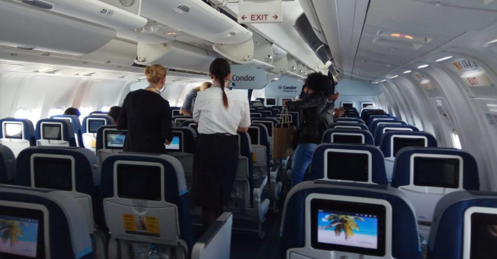 Leeres Flugzeug? Nicht nur das besondere Datum, auch viele Stornierungen wegen Hurrikan Irma führten zu einer freien Platzwahl. Maximal 70 Passagiere befanden sich in der 767 auf dem Flug nach Holguín.